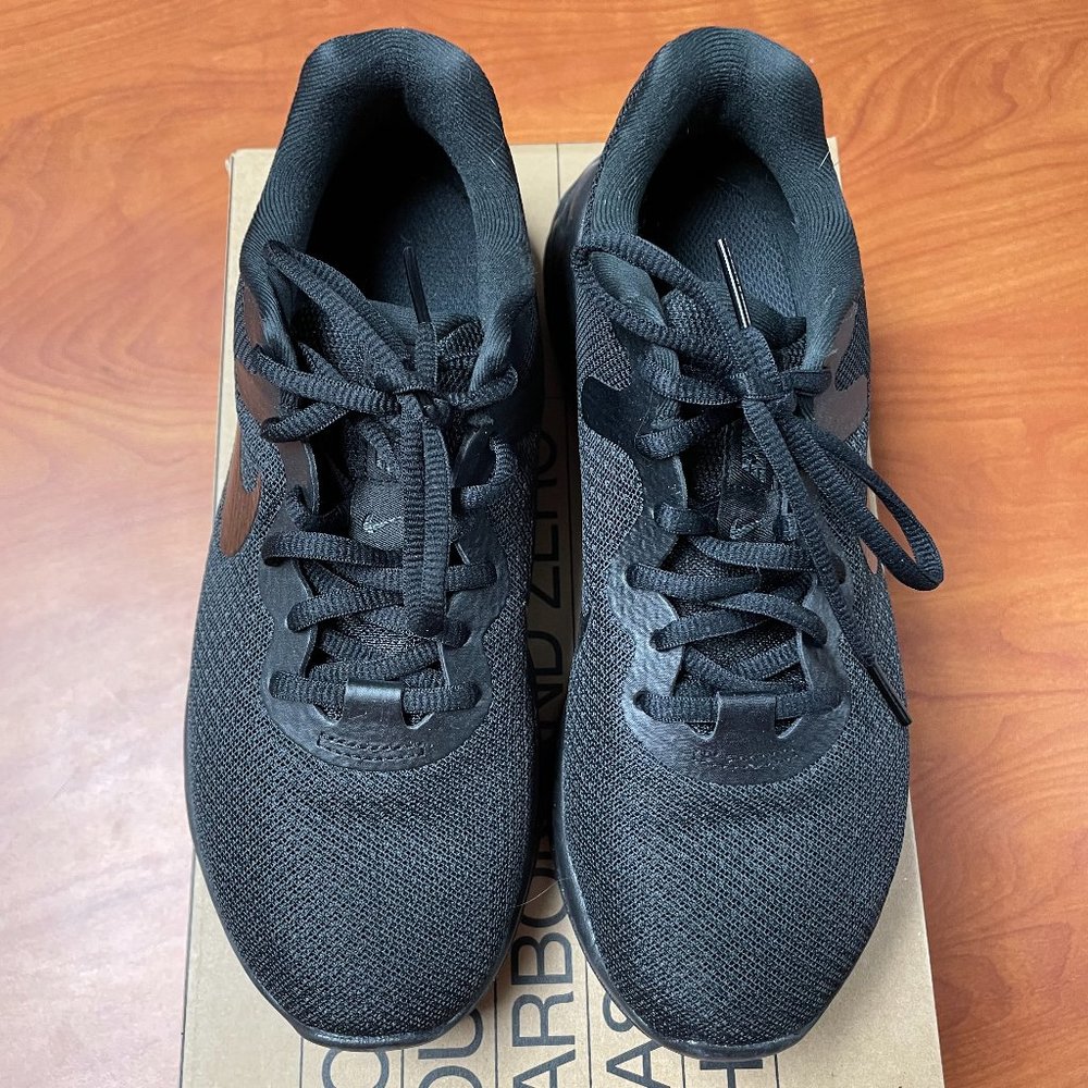 Nike Revolution Sneakers Size 7